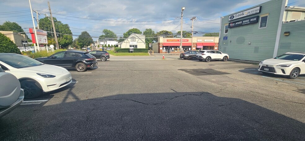 More Photos Of 16 Split Rock Rd, Syosset Freestanding For Lease