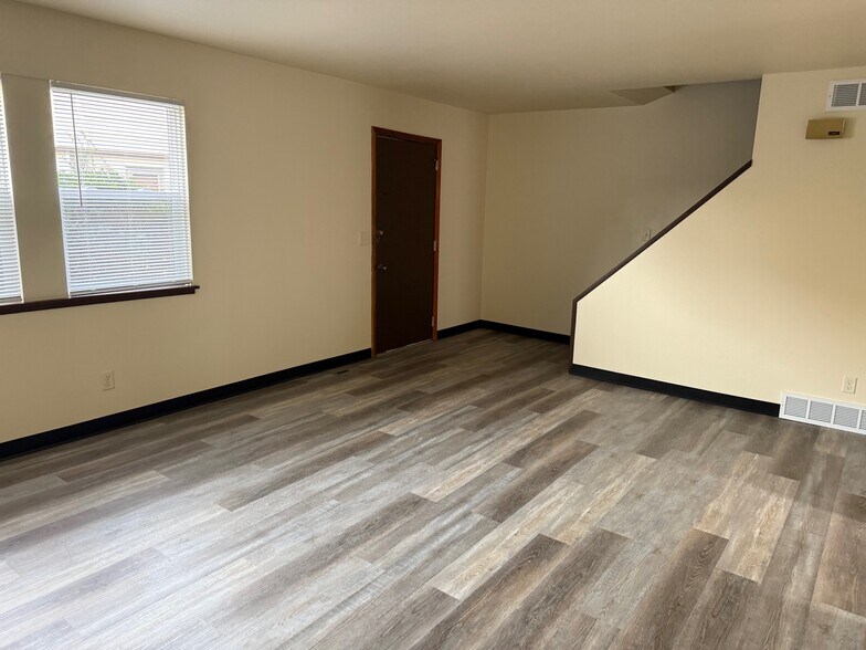 More Photos Of 65 Locust St, Galesburg Apartments For Sale