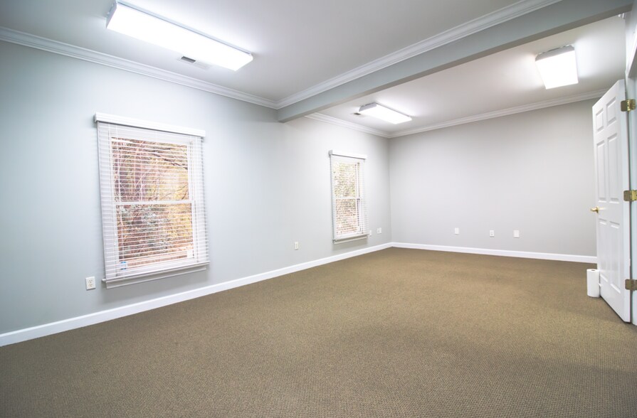 More Photos Of 111 Windel Dr, Raleigh Office Residential For Lease