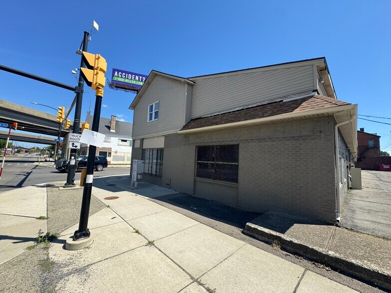More Photos Of 1583 Niagara St, Buffalo Freestanding For Sale