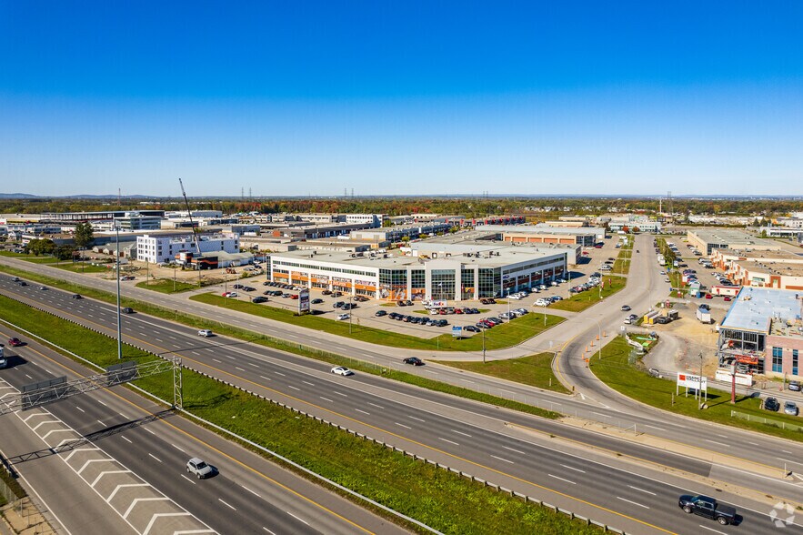 More Photos Of 4451-4479 Laval Aut W, Laval Showroom For Lease