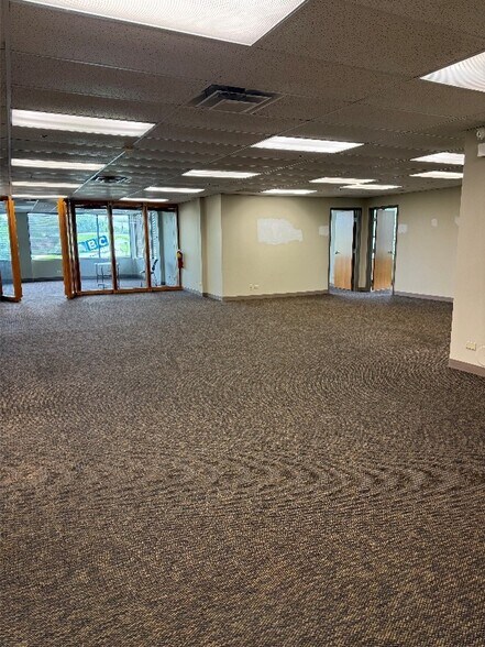 More Photos Of 220 W Campus Dr, Arlington Heights Research And Development For Lease