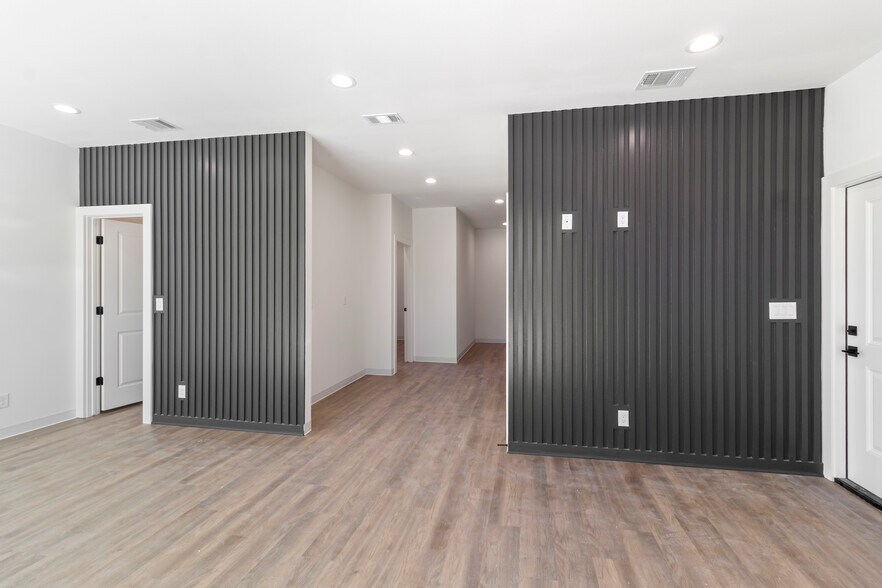 More Photos Of 4133 Ashley Ln, College Station Warehouse For Lease