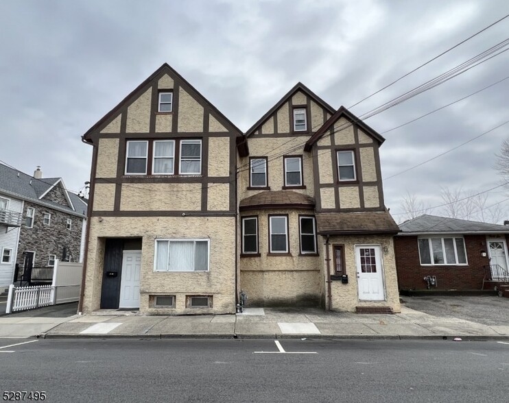 Primary Photo Of 54 Stuyvesant Ave, Lyndhurst Apartments For Sale