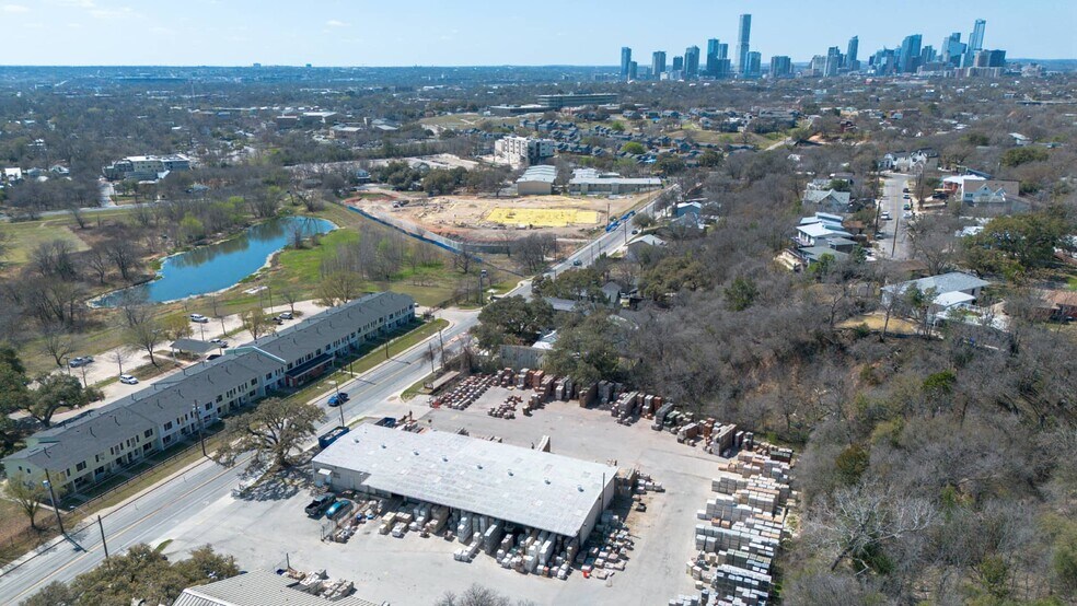 More Photos Of 2900 E Oak Springs Dr, Austin Distribution For Lease