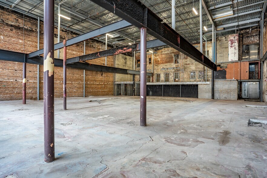 More Photos Of 1609 7th Ave, Ybor City Bar For Lease