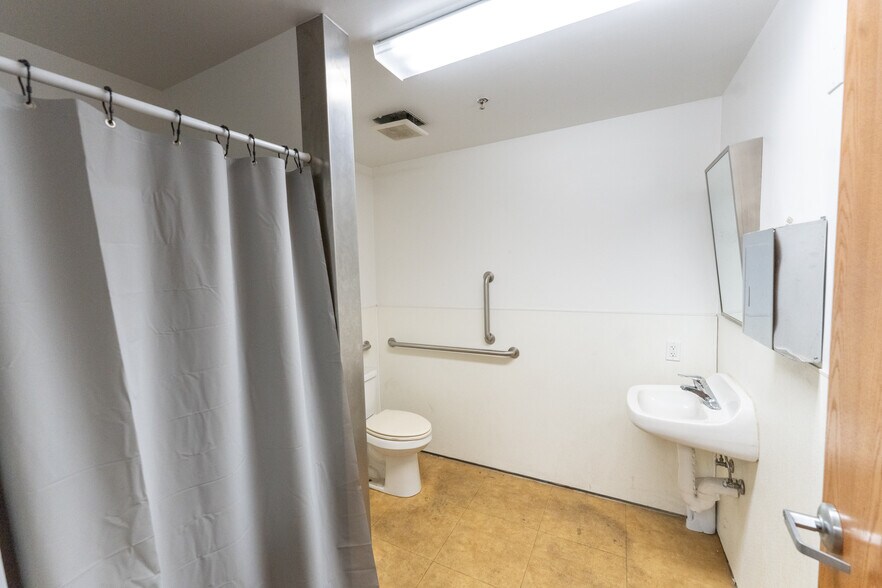 More Photos Of 3845 Northern Pike, Monroeville Freestanding For Lease