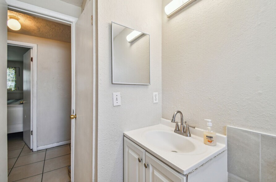 More Photos Of 4507-4517 E Giddens Ave, Tampa Multifamily For Sale