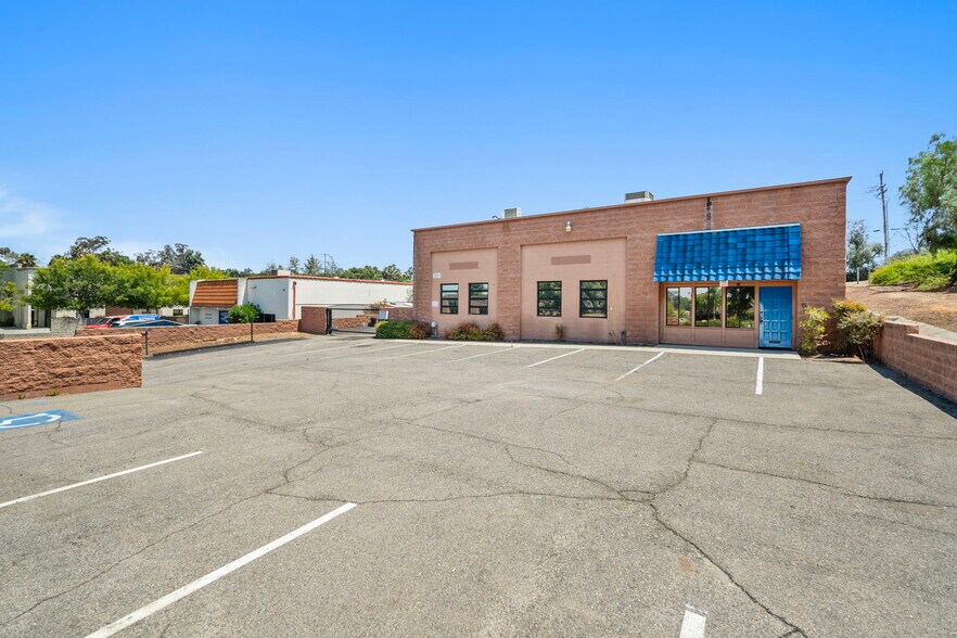 More Photos Of 501 Industrial Way, Fallbrook Manufacturing For Lease