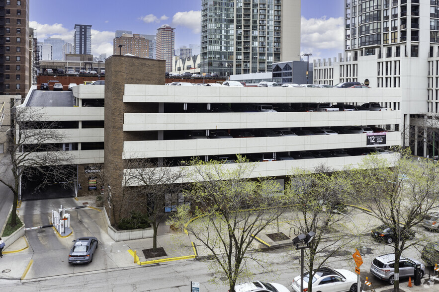 Primary Photo Of 75 W Elm St, Chicago Parking Garage For Lease