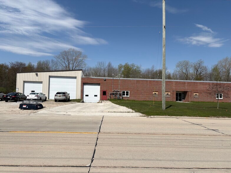 More Photos Of 1912 Columbus St, Two Rivers Manufacturing For Sale