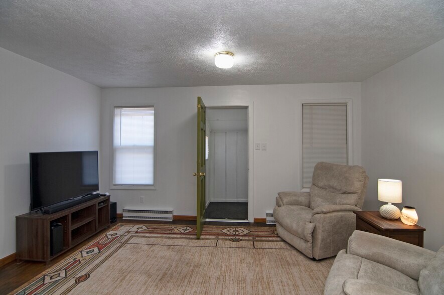 More Photos Of 439 Main Street, Rainelle Storefront Retail Residential For Sale