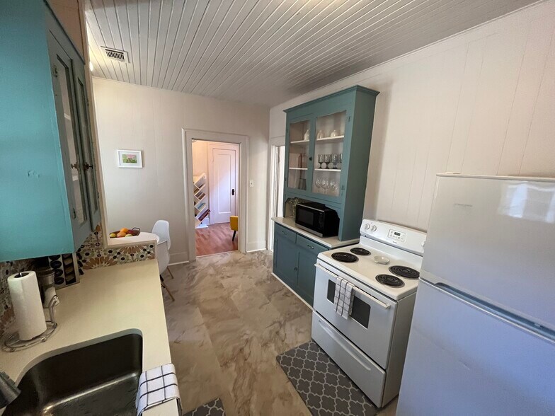 More Photos Of 605-607 W 9th St, Austin Office Residential For Lease