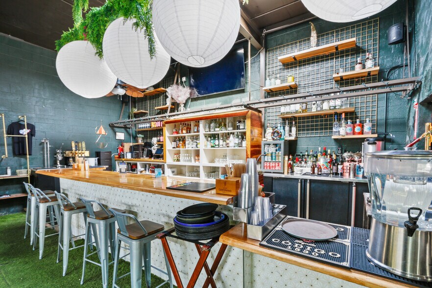 More Photos Of 1923 E Broadway, Long Beach Restaurant For Lease