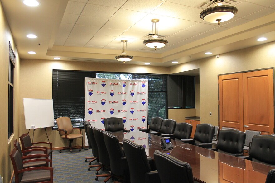 More Photos Of 2526 N Loop 1604, San Antonio Office For Lease