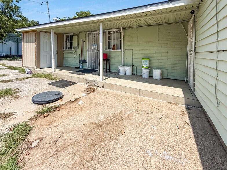 More Photos Of 104 W Hallmark Ave, Killeen Freestanding For Sale