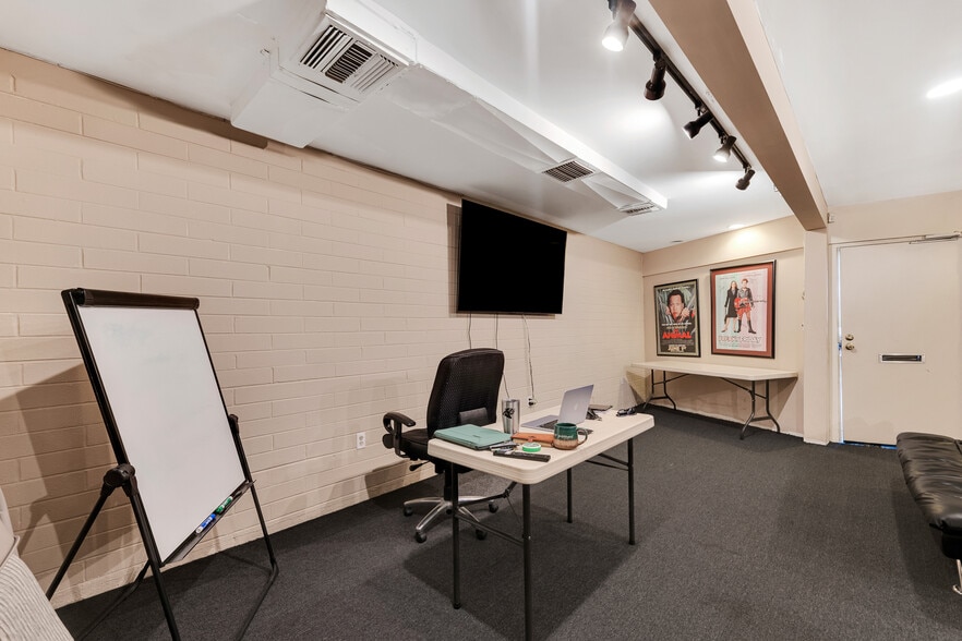 More Photos Of 4110 W Burbank Blvd, Burbank Office Residential For Sale
