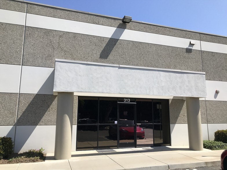 More Photos Of 1901 Holser Walk, Oxnard Manufacturing For Lease