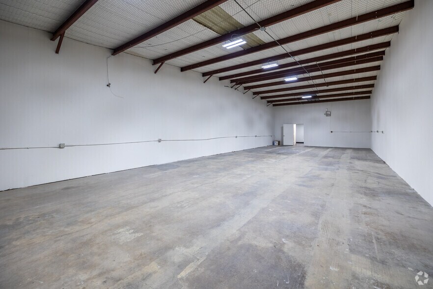 More Photos Of 1663 Hickory Dr, Haltom City Unknown For Lease