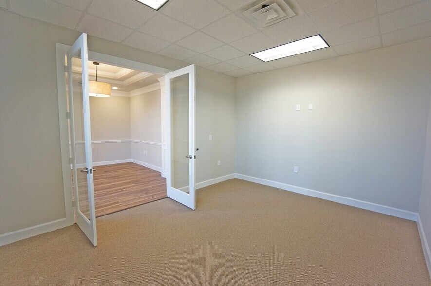 More Photos Of 633 E Fernhurst Dr, Katy Medical For Lease
