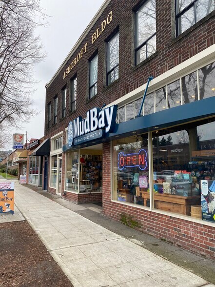 More Photos Of 2611 California Ave SW, Seattle Apartments For Lease