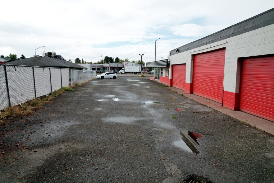 More Photos Of 1475 SE Tualatin Valley Hwy, Hillsboro Auto Dealership For Sale