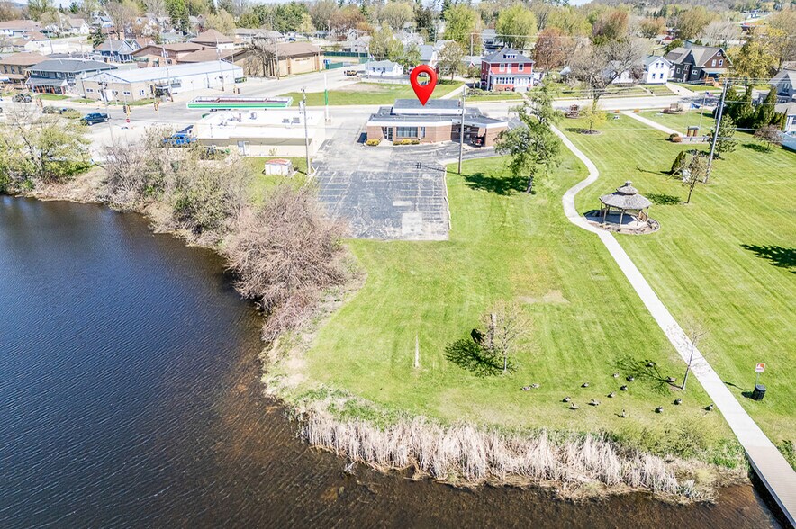 More Photos Of 132 E Main St, Hortonville Bank For Sale