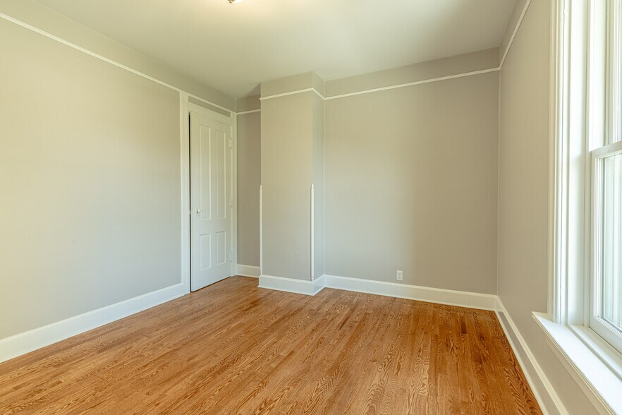 More Photos Of 1303 11th St, Monroe Storefront Retail Office For Lease