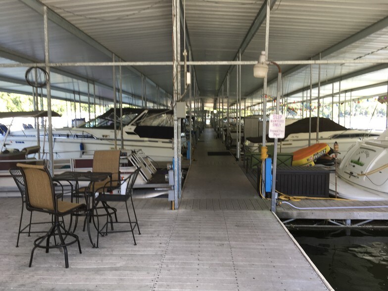 More Photos Of 136 S Homestead Ln, Lancaster Marina For Sale