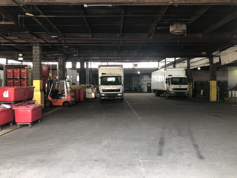 More Photos Of 1281 Viele Ave, Bronx Warehouse For Lease