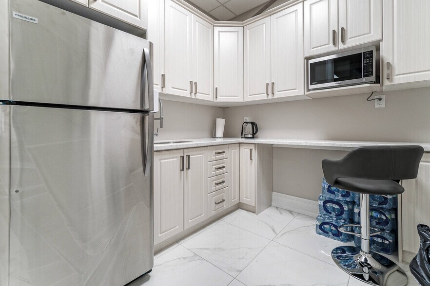 More Photos Of 7956 Torbram Rd, Brampton Flex For Lease