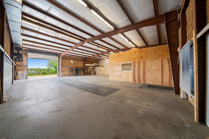 More Photos Of 9732 SE US Highway 441, Belleview Warehouse For Lease