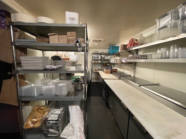 More Photos Of 2222 Wilshire Blvd, Santa Monica Restaurant For Lease