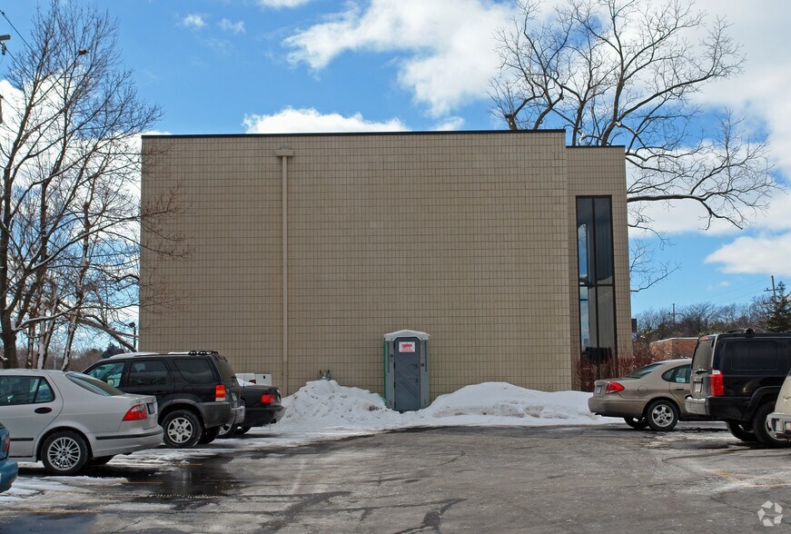More Photos Of 1145 W Long Lake Rd, Bloomfield Hills Office For Lease