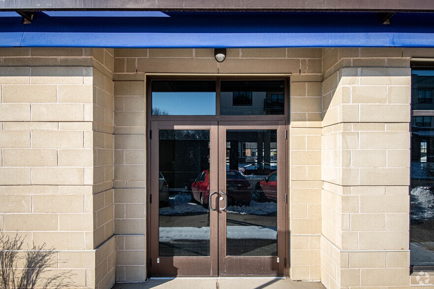 More Photos Of 2418 Winnebago St, Madison Apartments For Lease