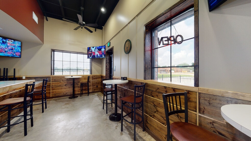 More Photos Of 5111 Common St, Lake Charles General Retail For Lease