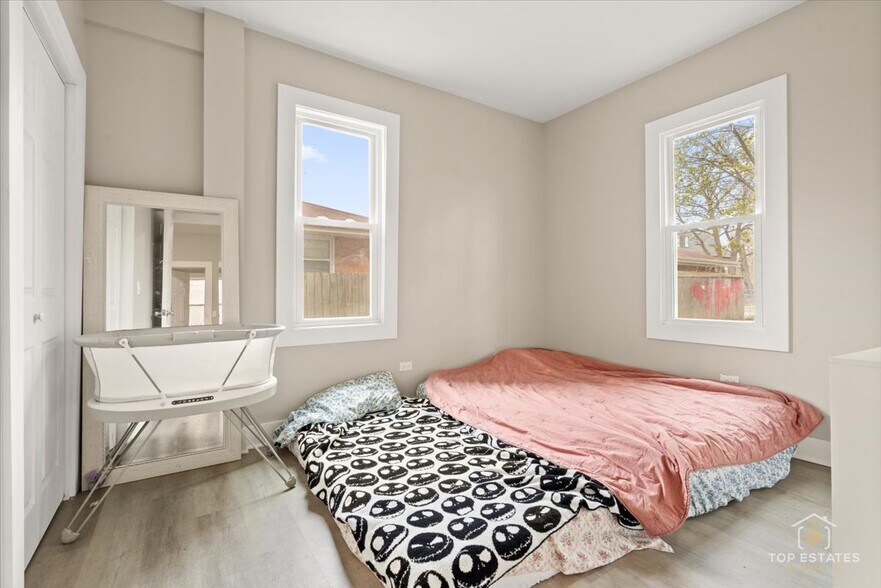 More Photos Of 1542 Victoria Ave, North Chicago Apartments For Sale