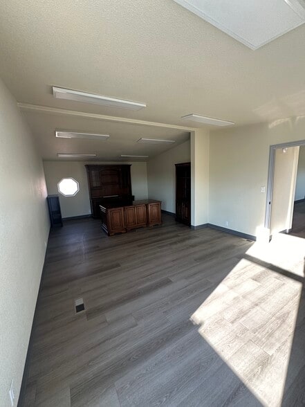 More Photos Of 1735 Athol Ave, Henderson Land For Lease