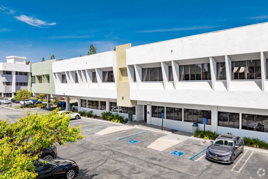 More Photos Of 5839 Green Valley Cir, Culver City Office For Lease