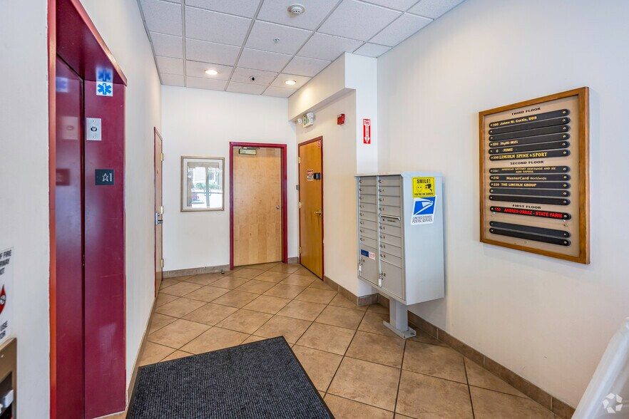 More Photos Of 605 Lincoln Blvd, Lincoln Office For Lease