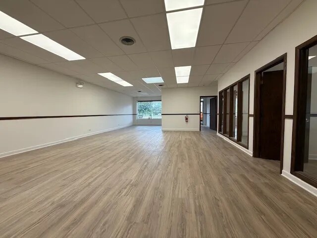 More Photos Of 9849-9853 Gross Point Rd, Skokie Office For Lease