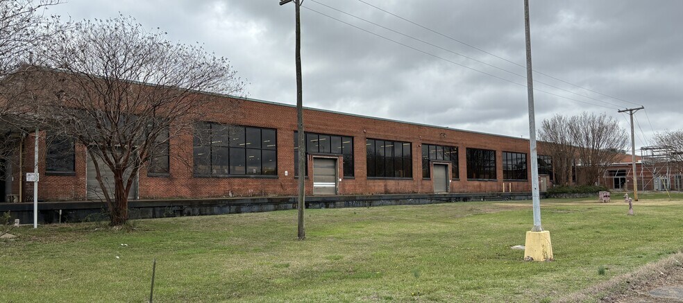More Photos Of 4799 S Eason Blvd, Tupelo Distribution For Lease