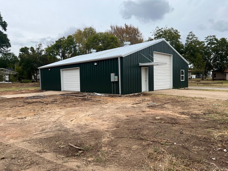 More Photos Of 304 W Tyler St, Athens Warehouse For Sale