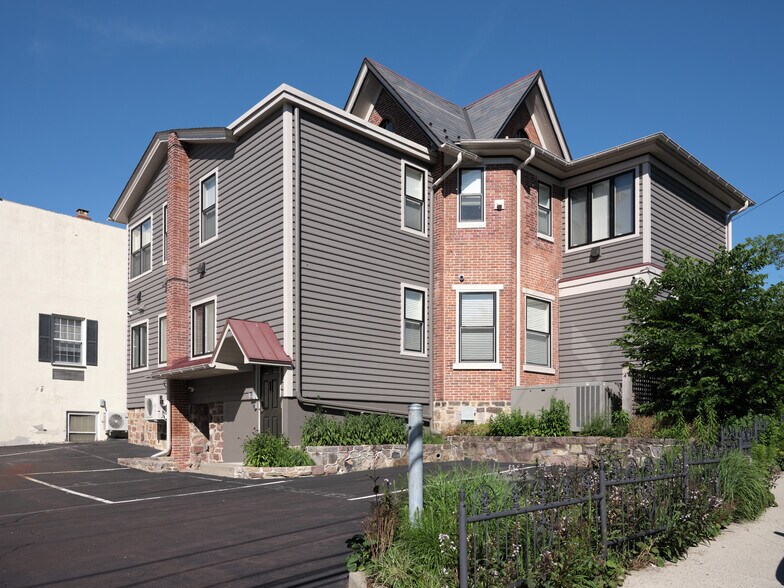 More Photos Of 67 W Court St, Doylestown Office For Lease