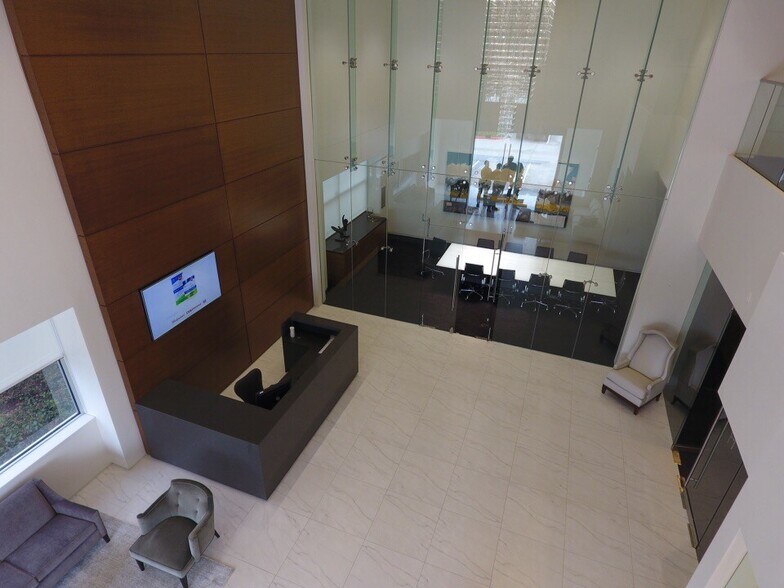 More Photos Of 3367 N Sam Houston Pky W, Houston Warehouse For Lease