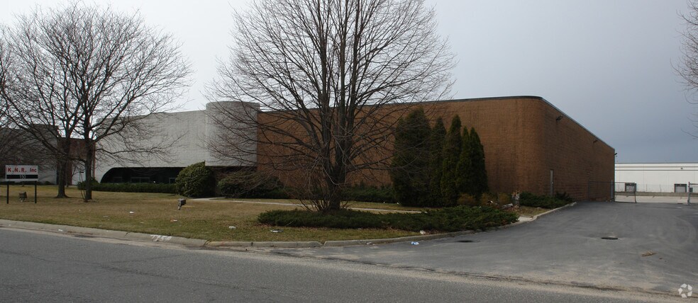 Primary Photo Of 150 Rodeo Dr, Edgewood Warehouse For Lease