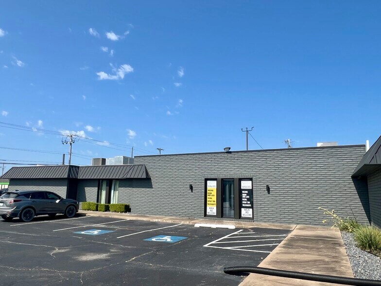 More Photos Of 6539 E 31st St, Tulsa Coworking Space