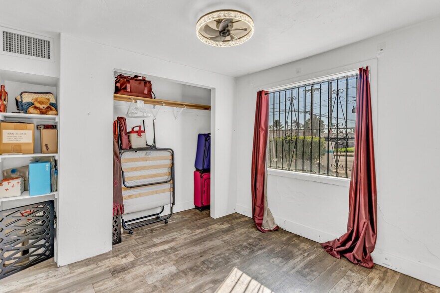 More Photos Of 2901 N Alvernon Way, Tucson Office For Sale