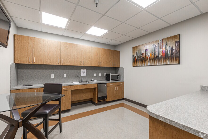 More Photos Of 1349 Empire Central Dr, Dallas Office For Lease