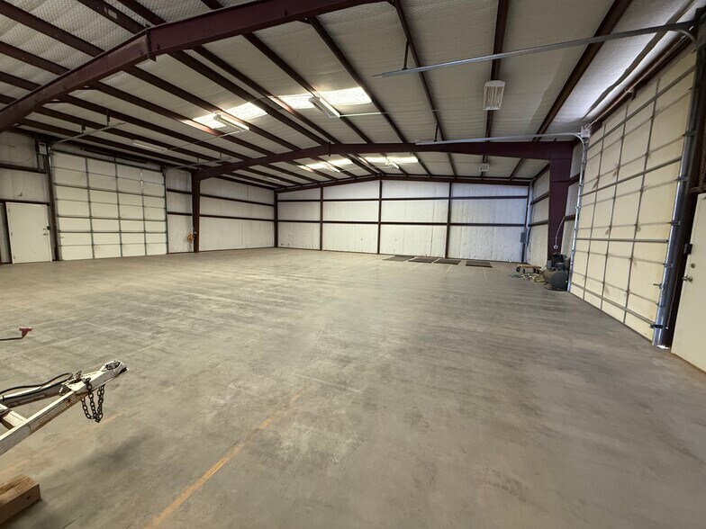 More Photos Of 2303 Private Road 7340 rd, Lubbock Warehouse For Lease